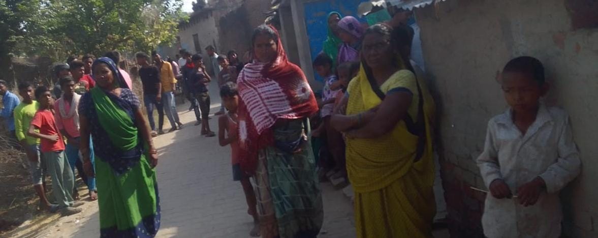 कमरा के लेंटर कुंडा में फांसी के फंदे पर झूलता मिला किशोरी का शव,पुलिस कर रही पड़ताल