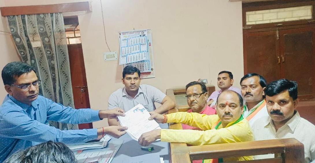 नगर निकाय निर्वाचन:नगर पंचायत अछल्दा से भाजपा प्रत्याशी राजेश पोरवाल ने नामांकन दाखिल किया
