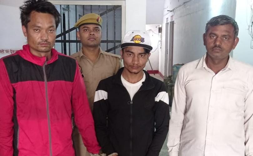नेपाल से बिधूना बस की डिग्गी में छिपाकर लाई जा रही नौ करोड़ की चरस बरामद ,तीन तस्कर ,नेपाली करेंसी के साथ गिरफ्तार