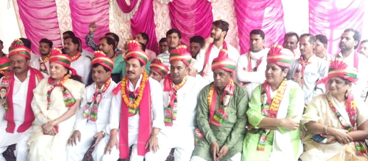 नगरीय निकाय चुनाव अछल्दा में पार्टी कार्यकर्ता सम्मेलन: समाजवादियों के ऊपर झूठे मुक़दमें लिखाए जा रहे:विधायक प्रदीप यादव