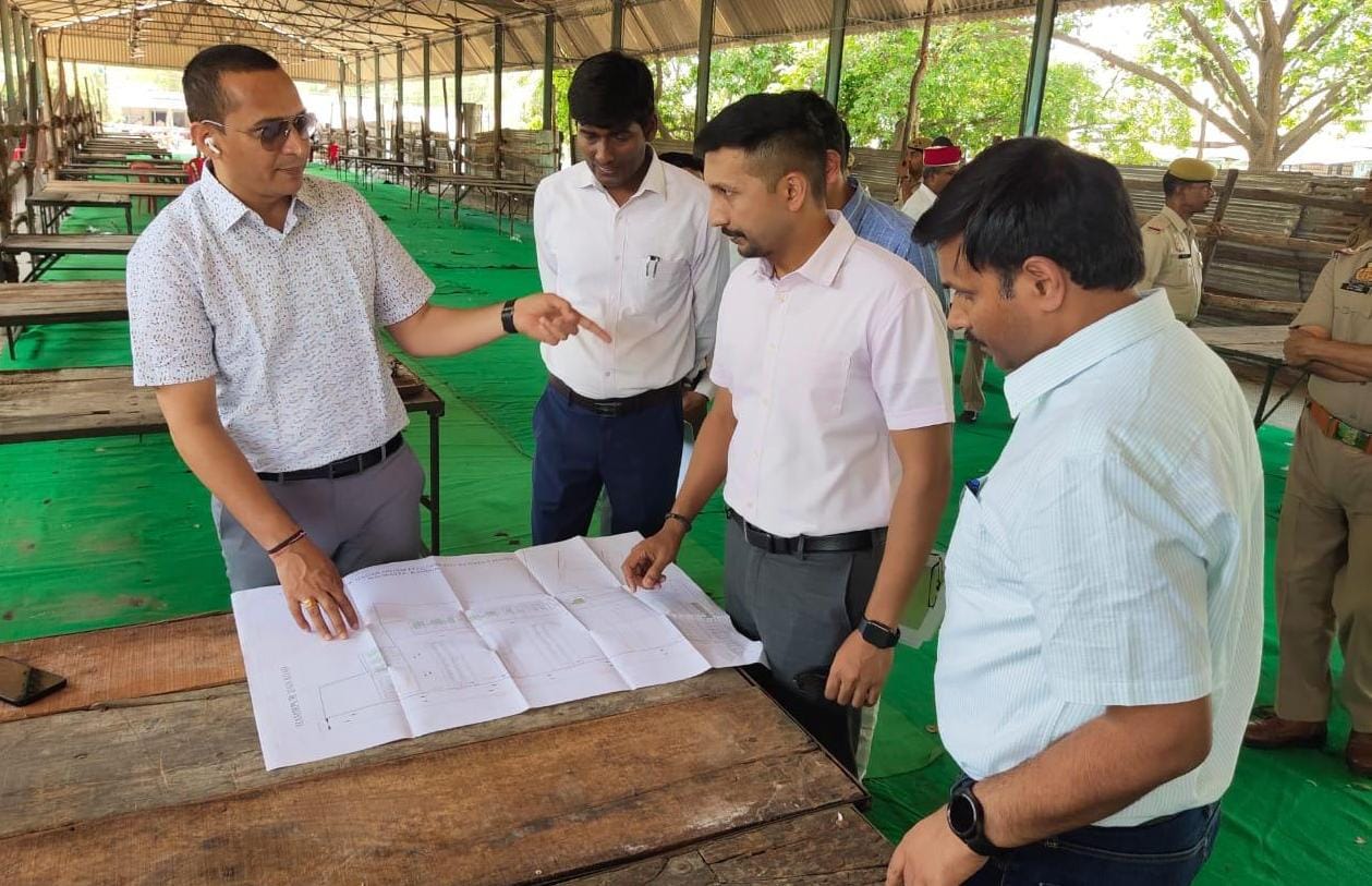 मतगणना स्थल का मंडलायुक्त ने किया मुआयना:22 स्ट्रांग रूम में रखीं जावेंगी महापौर समेत 110 पार्षद प्रत्याशियों की ईवीएम
