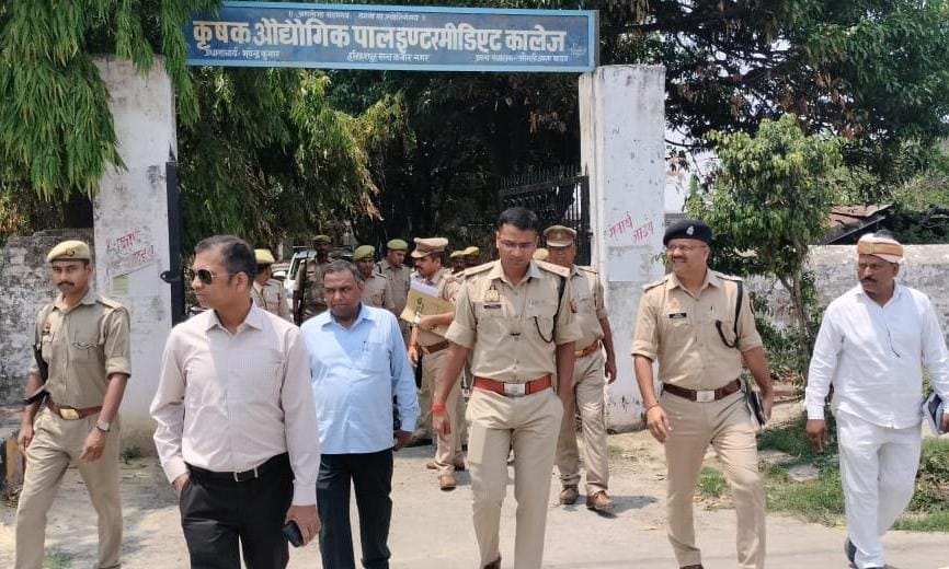 डीएम और एसपी ने मतदान केंद्र का मुआयना कर दिए निर्देश