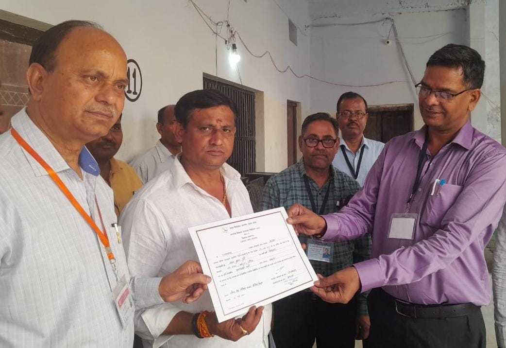 अछल्दा में सपा का तीसरी बार लहराया परचम:सपा के अरूण दुबे ने भाजपा के राजेश पोरवाल को हराया,विधायक प्रदीप यादव ने जताया आभार