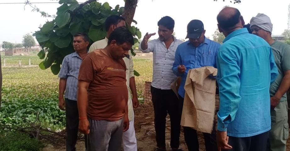 ग्राम पंचायत बैसोली ग्रामीण के हरीगंज स्थित तालाब 4 बीघा 4 डिसमल,अमृत सरोबर में तब्दील होगा,नाप जोख हुई