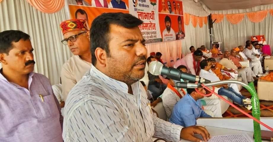 कार्यकर्ता सम्मेलन:गिनाई सरकार की उपलब्धियां,योजनाओं का लाभ पात्रों को मिल रहा:सांसद प्रवीण निषाद