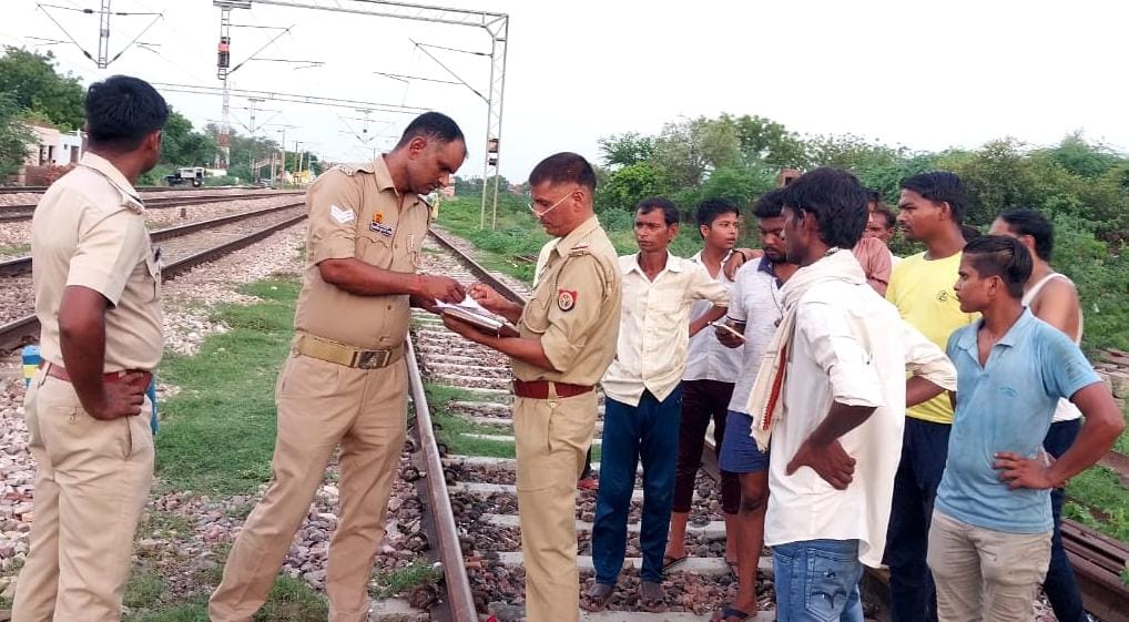 रेल पटरी पर लेटकर महांन्दा एक्सप्रेस से युवक ने दी जान,आधार कार्ड और मोबाइल से हुई शिनाख्त