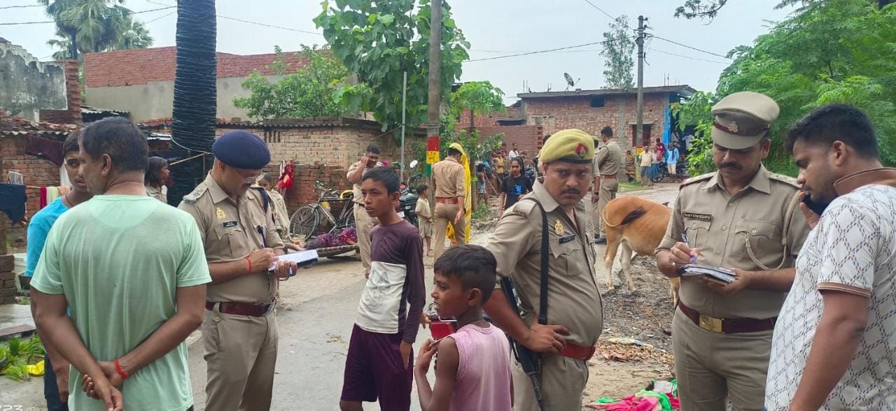 बस इतना ही कसूर?धान की रोपाई मना करने पर श्रमिक की पीट-पीट कर सरेआम हत्या,पत्नी समेत बेटी,दो बेटे घायल