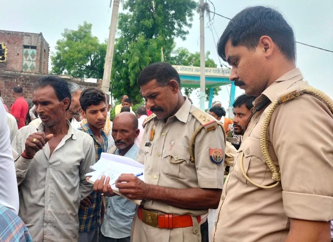 आर्थिक तंगी से परेशान युवक ने फंदा लगाकर दे दी जान:मजदूरी कर परिवार का भरण पोषण करता था