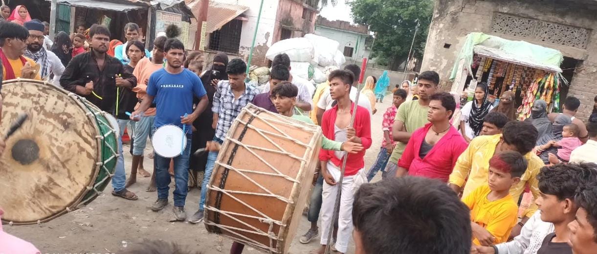 गमगीन माहौल में कर्बला में सुपुर्द -ए-खाक हुए ताजिये:जंजीरी मातम में लोगों ने बहाया खून
