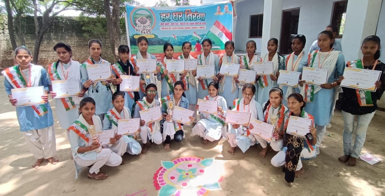 अमृत महोत्सव मेरी माटी मेरा देश: रंगोली प्रतियोगिता में बाजी मारने वाली छात्राओं को चेयरमैन अरूण दुबे ने पुरुष्कृत किया