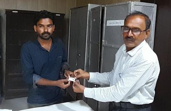 ब्लाक अछल्दा चुनावी सरगर्मी शुरू:बीडीसी सलेमपुर वार्ड 27 पर होगा मतदान,तीन उम्मीदवारों को मिले प्रतीक चिन्ह