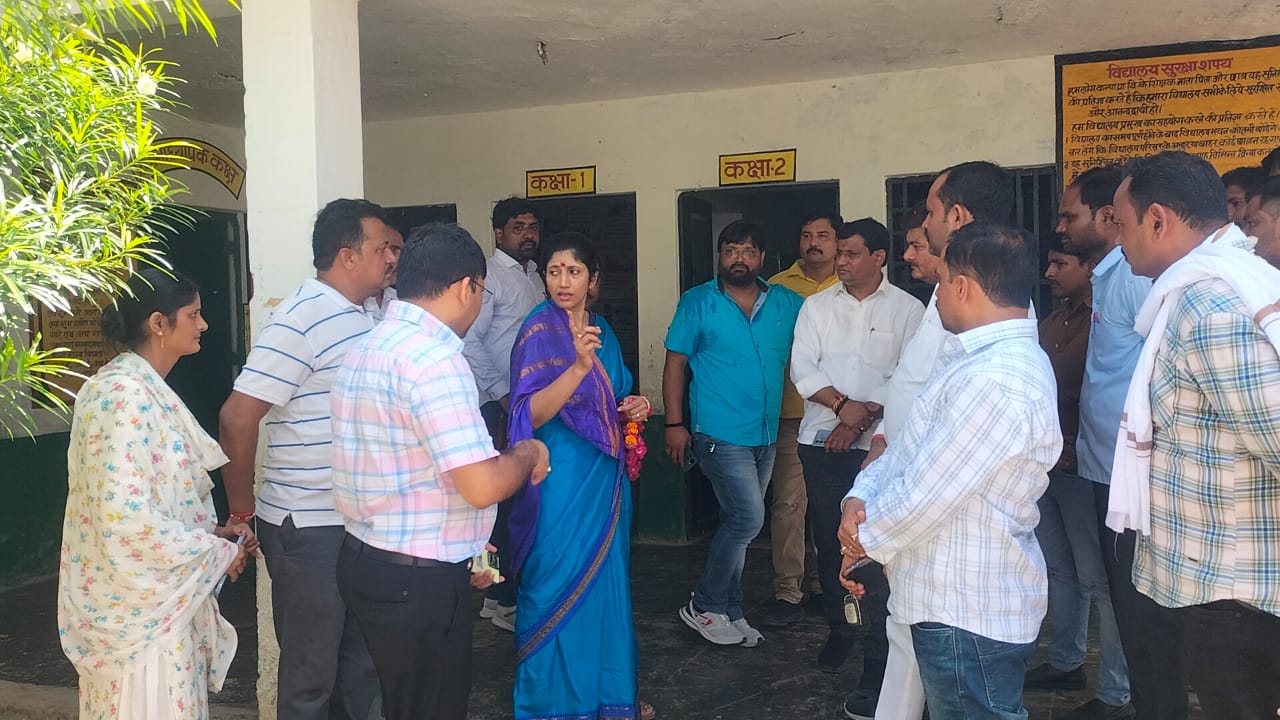 पिता देवी दयाल जहां पढ़े उन स्कूलों को बेटी अलकनंदा ने लिया गोद:पंजाब सरकार की राजस्व सचिव