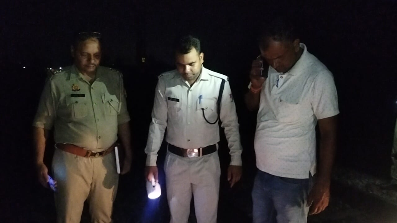 रेलवे ट्रैक पार करते समय मालगाड़ी की चपेट में आने से हलवाई की मौत