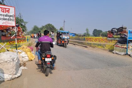 नहर पुल अछल्दा पर बढ़ा खतरा:नही लगा हाइट गेज,दौड़ रहे वाहन?