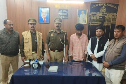 स्वजन से कहां सुनी एरवाकटरा का युवक रात अछल्दा रेलवे ट्रैक पर मिला:लोकेशन मिलने पर पुलिस ने पहुचंकर जीवन बचा लिया