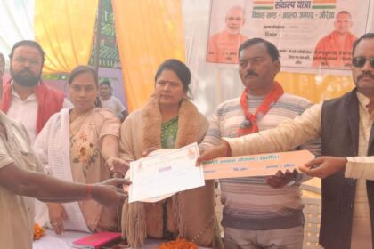 भाईपुर में पीएम मोदी वर्चुअल संबोधन:जनप्रतिनिधियों ने दिलाई शपथ लाभार्थियों को आवास की चाबी और प्रमाण पत्र मिले