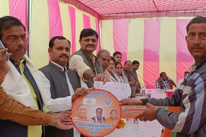 सीडीओ और प्रमुख ने रजुआमऊ में किया शिविर का शुभारंभ:शासन की योजनाएं पात्रों तक जरूर पहुंचे:अनिल कुमार