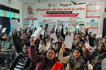 अछल्दा में 267 शिक्षकों को मिले टैबलेट:अजीतमल में कल मिलेगे,अब कार्यो में आयेगी तेजी