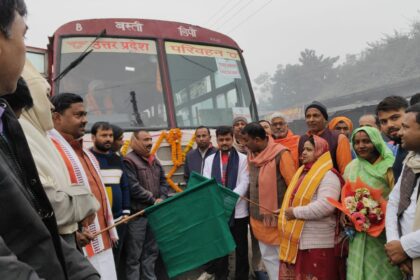 हैसर से गोरखपुर तक रोड़बेज बस सेवा शुरू:चेयरमैन ने हरी झंडी दिखाकर किया रवाना