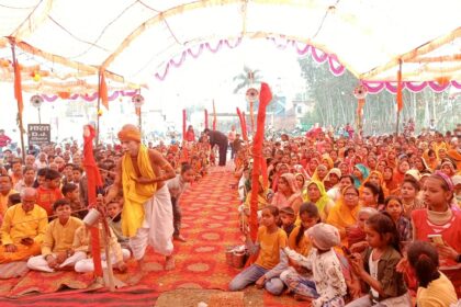 सुदामा चरित्र की कथा प्रसंग:’आज के युग में मित्रता कम चापलूसी अधिक होती’,खेली गई फूलों की होली