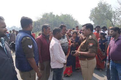पेड़ की डाल पर फंदे पर लटकता मिला युवक का शव:पुलिस कर रही जांच