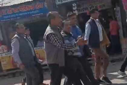 बेसिक शिक्षा विभाग में हड़कंप:एंटी करप्शन टीम ने खंड शिक्षा अधिकारी बिधूना को रिश्वत लेते किया गिरफ्तार