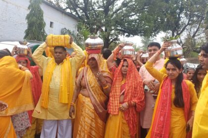धार्मिक आयोजन:श्रीमद्भागवत कथा की पुष्प वर्षा गाजे बाजे से से निकली पोथी कलश यात्रा