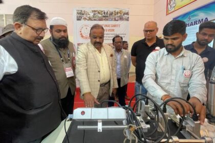 इंडिया एक्सपो तीन दिवसीय आयोजन अंतिम दिन:अंडे पर अमिट स्याही से प्रिंट करने वाली प्रिंटिंग मशीन का अवलोकन