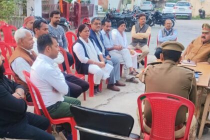 आलमबाग थाना में पीस कमेटी की बैठक:अफवाह फैलाने और अराजकता करने वालों पर कार्रवाई