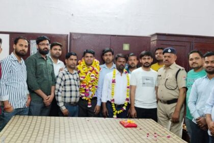 अछल्दा स्टेशन अधीक्षक का चुनार स्टेशन के लिए तबादला: नए अधीक्षक विजय प्रकाश ने संभाला कार्यभार