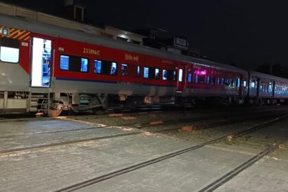 चेनपुलिंग कर यात्री उतरकर भागे,पांच मिनट खड़ी रही सुपरफास्ट