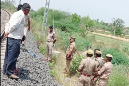 रेलवे ट्रेक पार करते मालगाड़ी की चपेट में आए वृद्ध के हो गए दो टुकड़े