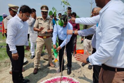 एक पेड़ मां के नाम अभियान के तहत नोडल अधिकारी सुखलाल भारती ने किया वृक्षारोपण