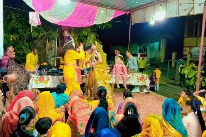 नँद के घर आंनद भयों जय कन्हैया लाल की…श्रीकृष्ण जन्मोत्सव पर भजन कीर्तन सजाई गई झांकी