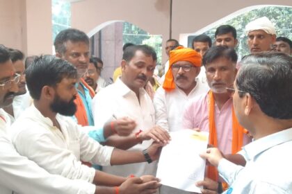 भाजपाईयों ने प्रदर्शन कर एसडीएम को सौपा ज्ञापन