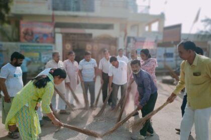 गांधी जयंती पर भाजपाइयों ने दिबियापुर में चलाया स्वच्छता अभियान बीमारियों से बचाव के लिए किया जागरूक