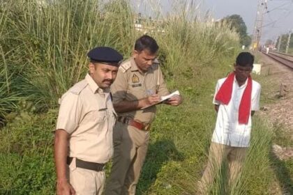 रेलवे ट्रेक अछल्दा पर गिरा यात्री झारखंड का निकला:मरूधर एक्सप्रेस के कोच गेट पास बैठा नींद के झोंक में गिरा