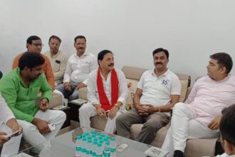 अछल्दा में कोराना काल की बंद ट्रेनो को चालू करवाने और जाम से निजात के लिए बाईपास की मांग
