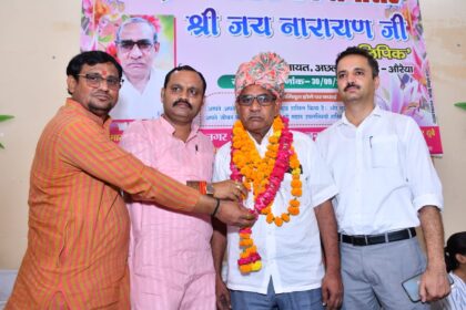 नप.अछल्दा को 36 साल की सेवा देने वाले वरिष्ठ लिपिक की गाजे बाजो से विदाई