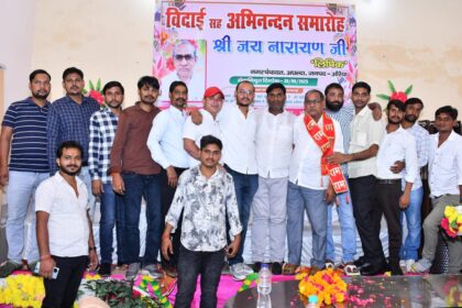 नप.अछल्दा को 36 साल की सेवा देने वाले वरिष्ठ लिपिक की गाजे बाजो से विदाई