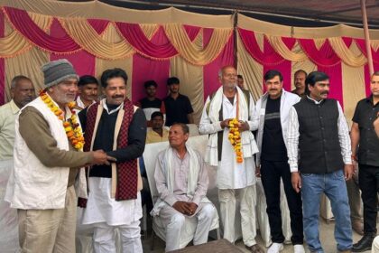 ग्रामीणों से संवाद कर पूर्व राज्यमंत्री कक्का ने समस्याएं सुन:समग्र विकास के लिए संघर्ष का दिया भरोसा