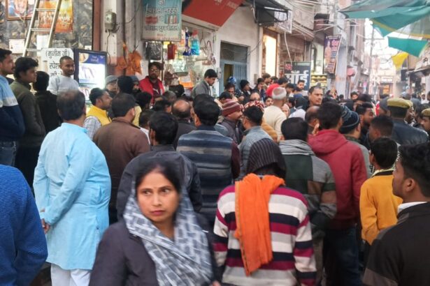 औरैया में धारदार हथियार से गला रेतकर आभूषण कारीगर की हत्या:खून से सना चाकू बरामद