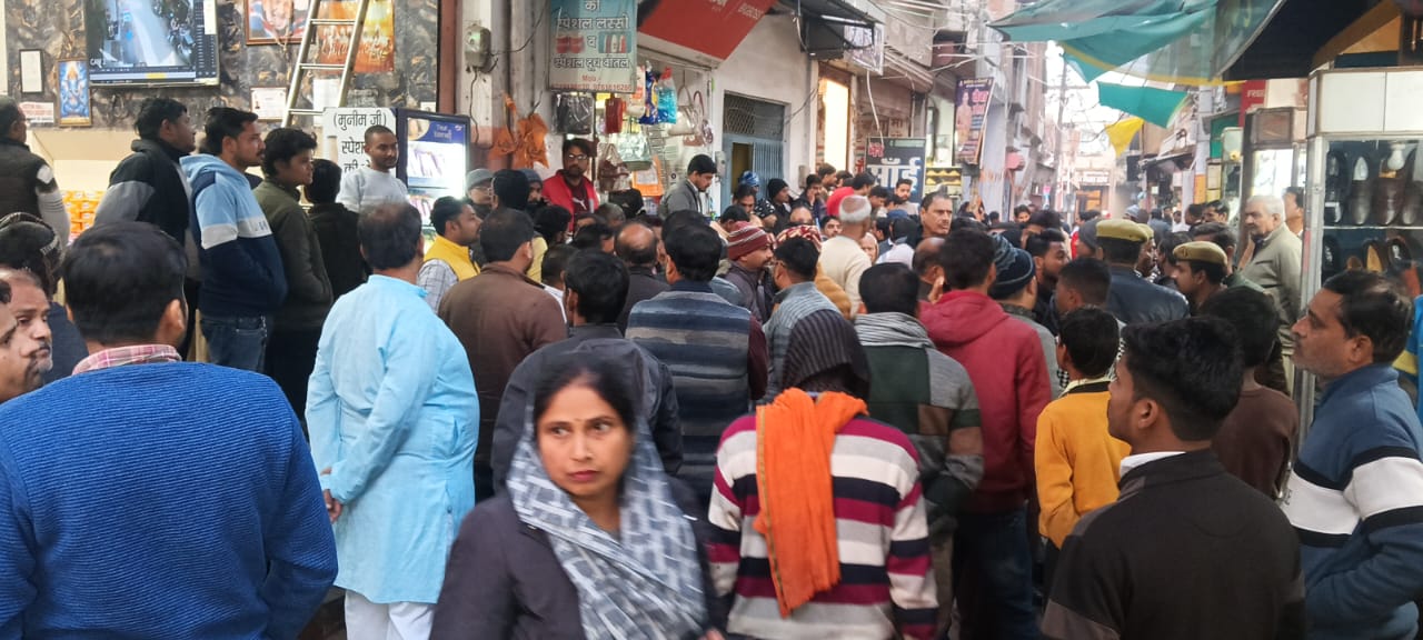 औरैया में धारदार हथियार से गला रेतकर आभूषण कारीगर की हत्या:खून से सना चाकू बरामद